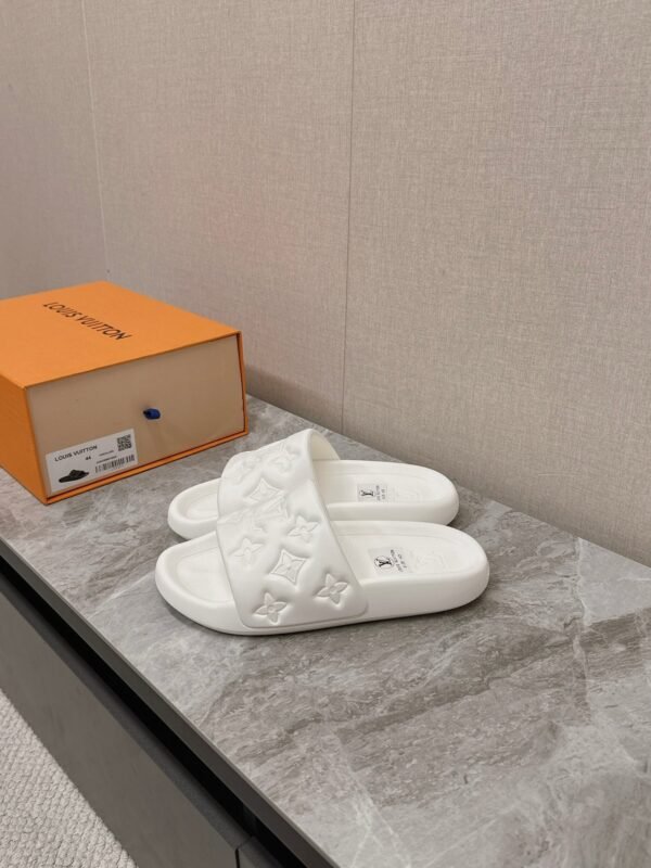 Louis Vuitton Unisex Pool Pillow Comfort Sandal