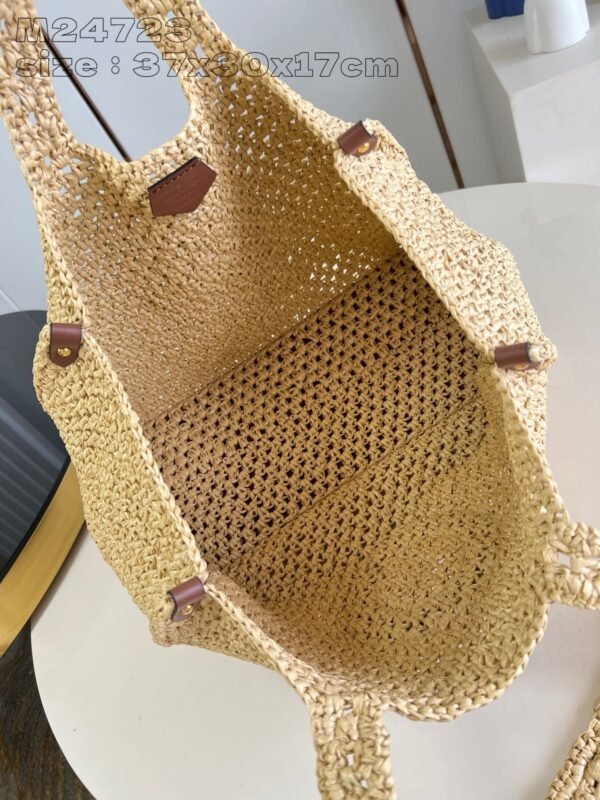 9A907037-A05E-58ED-AC07-199B53301376.jpg Louis Vuitton M24723 OnTheGo MM