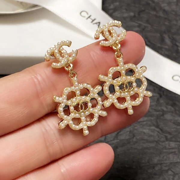 9BB37FF1-B365-C3E2-EF64-9561C47D3563.jpg cc Earrings