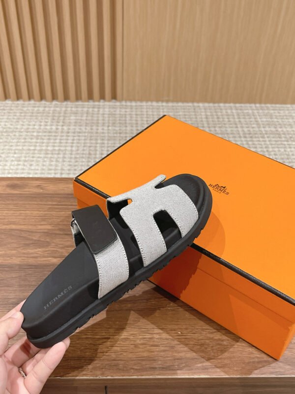 9BBF87BF-786B-D208-D5BC-D6850F66C115.jpg Hermes Unisex Chypre Sandal