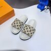 9BE79209-59DA-EA96-47A9-C64981D86431.jpg Louis Vuitton Women's Pool Pillow Comfort Sandal