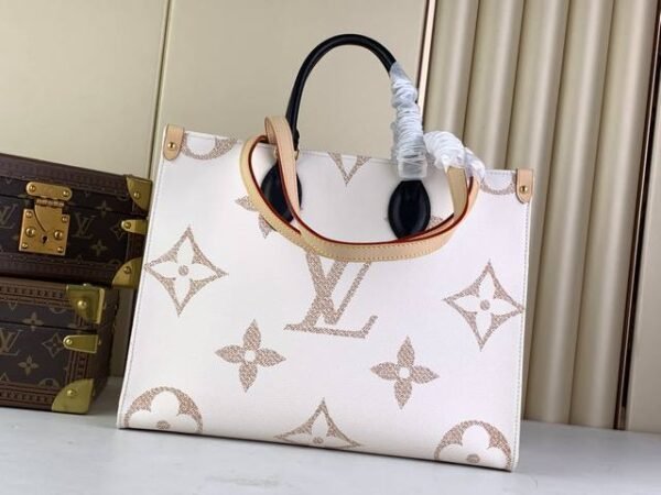 9EA89D71-7316-E05E-6986-ABBC91FD54B6.jpg Louis Vuitton OnTheGo MM M46912