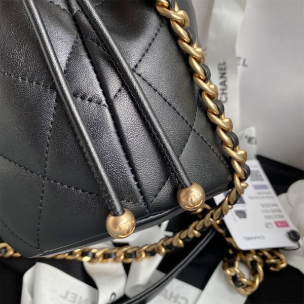 9F023219-29B8-9EF8-8D74-1D8D771938B4.jpg CHANEL Drawstring Bag