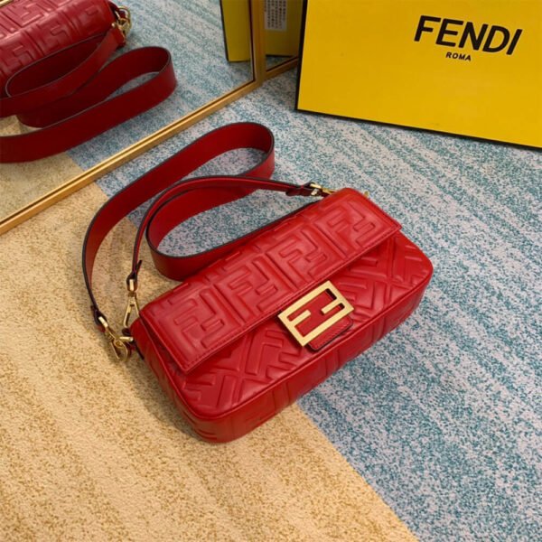 9F1479C1-E1F9-C037-0071-50CC4297E0F2.jpg Fendi Baguette