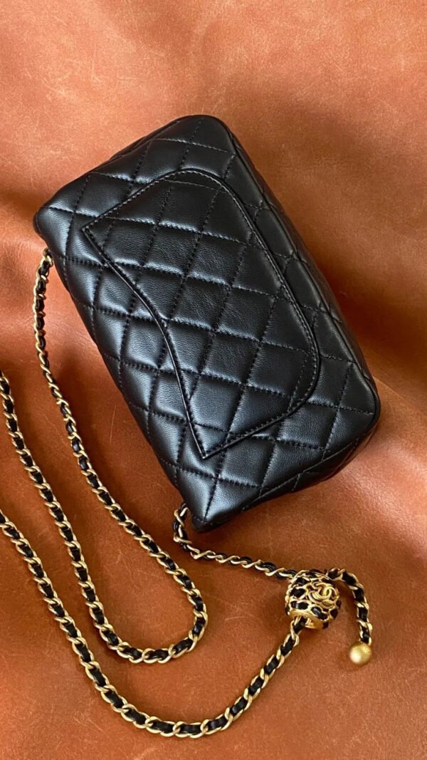 A20CE28A-75AD-E7AB-0422-0ADA2957ABF1.jpg Chanel Mini Flap Bag Black For Women, Women’s Bags 7.9in/20cm