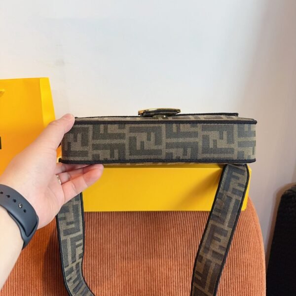 Fendi Baguette Medium - Black Embroidery