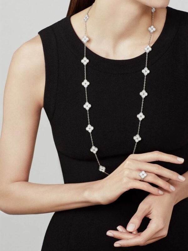 Vintage Alhambra ring