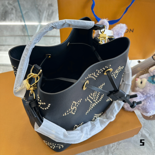 A3514AD3-CDBF-C062-CBAA-B3AF9134B4AC.png Louis Vuitton NeoNoé BB Black