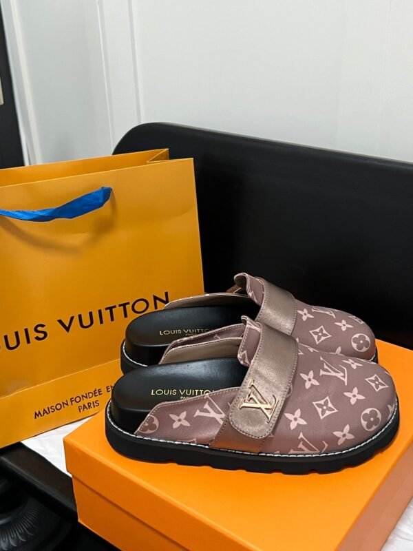 A5D3A770-B0C6-5644-2A50-7D91848B5893.jpg Louis Vuitton Women's Pool Pillow Comfort Sandal