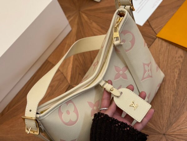 A687926C-FC39-FD5D-BEFD-CE66E602A66E.jpg Louis Vuitton M24141 CarryAll PM