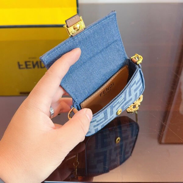 A76FBA15-F904-F1AD-BCA8-DF8FF82ECBFA.jpg Fendi Nano Baguette Charm