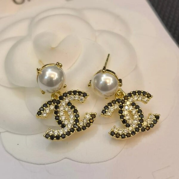 A773EA1D-59D3-906D-6213-9239DAD81113.jpg cc Earrings