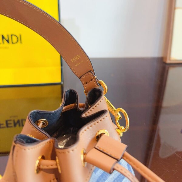 A7A48E54-A233-4B8B-0E3D-3E2D1ED69541.jpg Fendi Mon Tresor - BLUE