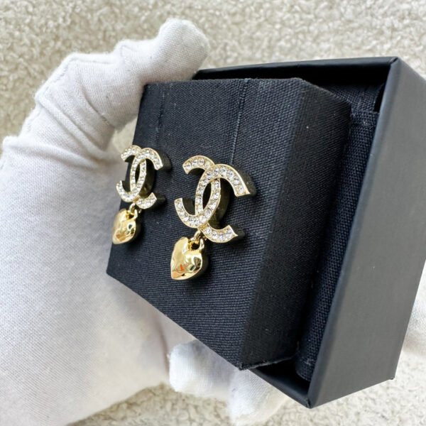A8179D72-3107-9BB0-A1DE-C98F54BFAE40.jpg 23P Heart Dangling Earrings with Crystals in GHW