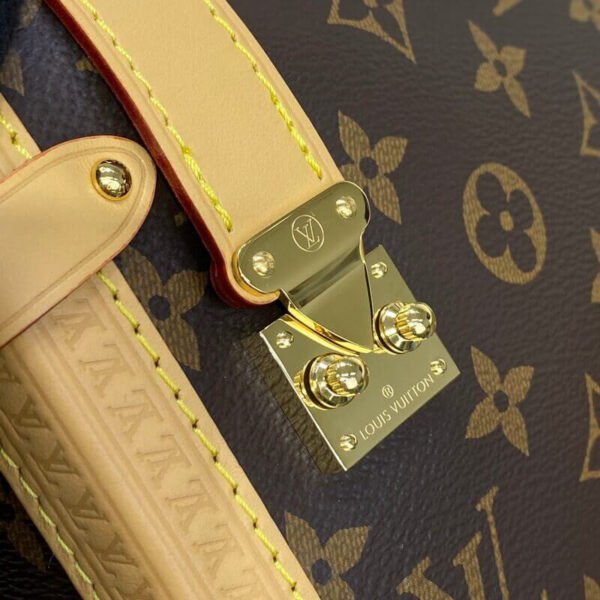 A8B85AAE-1D18-8C0A-8AB6-A8C08C068E9D.jpg Louis Vuitton M46358 Side Trunk MM