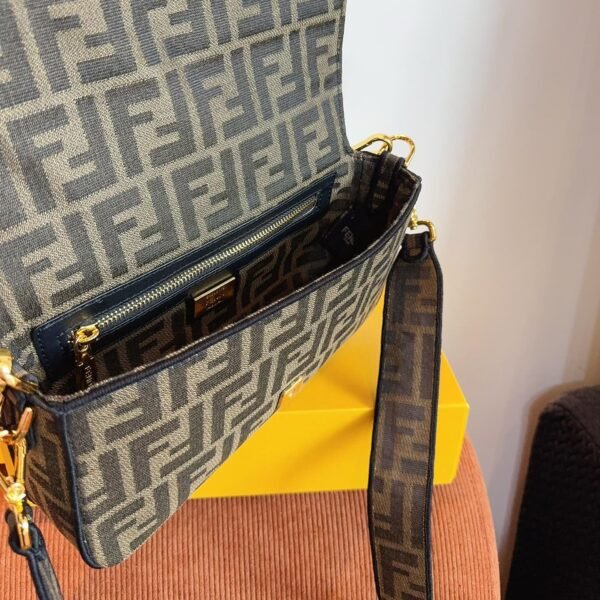 Fendi Baguette Medium - Black Embroidery