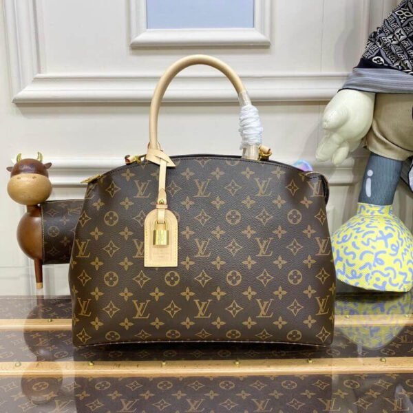 AA1CD0ED-F27C-3114-7880-2F408C9D07D1.jpg Louis Vuitton Grand Palais M45898
