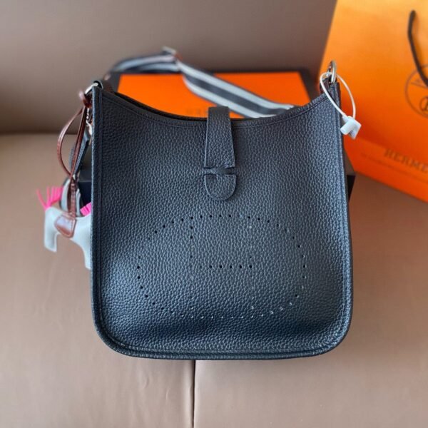 AAB97771-5CDF-DB34-57BF-76502A7954E1.jpg Evelyne 25 bag