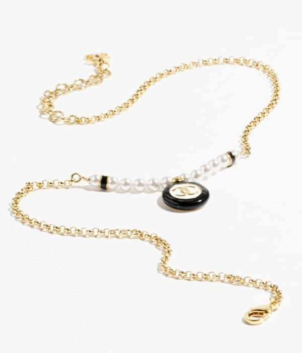 AC192B78-22A8-6E01-54B7-32A04FF0B1A4.jpg Black and white medallion double C necklace