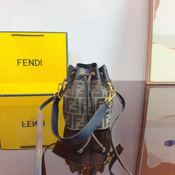 AC7BF19C-0C17-77BB-AAA4-15F232F14BAD.jpg Fendi Mon Tresor - BLUE