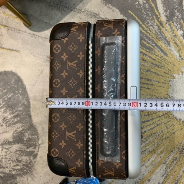 ACBEB0E2-5B29-0C7F-E917-AFAC5A2FAD2D.jpg Louis Vuitton M20294 Horizon 55