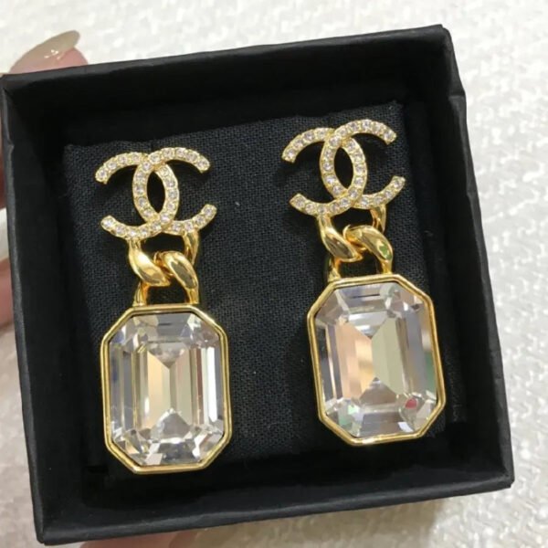 ACC4D235-31D2-5C02-D95E-0A3D7339E6CC.jpg CC CRYSTAL STUD EARRINGS