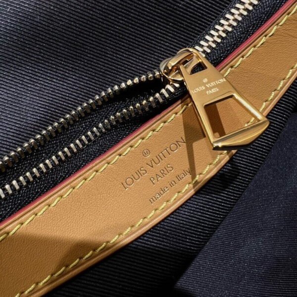 AD9DCF05-1BC1-2CF1-5DBB-8EDBFDCFF464.jpg Louis Vuitton Diane M45985