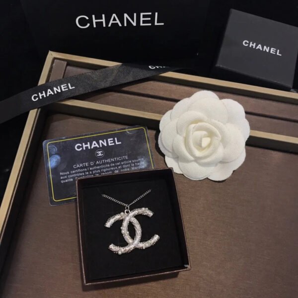 AEDCB136-1FD0-19F4-8DAF-21A45A4CC0D7.jpg jewelry59