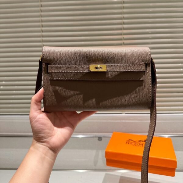 AEF1EE2C-9AD9-26F2-1598-EAE3922FACA6.jpg Epsom Kelly Wallet