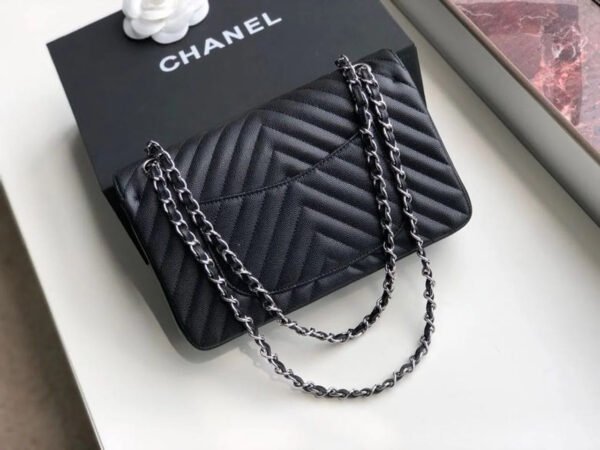 AF9CA0FC-9D8C-9D6B-F45B-9566242F3E55.jpg Chanel Chevron Classic Handbag Silver Hardware Black For Women, Women’s Bags, Shoulder And Crossbody Bags 10.2in/26cm