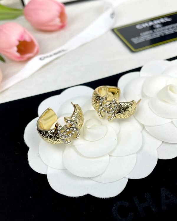 B011AA82-3CA0-D8D8-9BDD-0754942E4D89.jpg CC Jewelry New 16