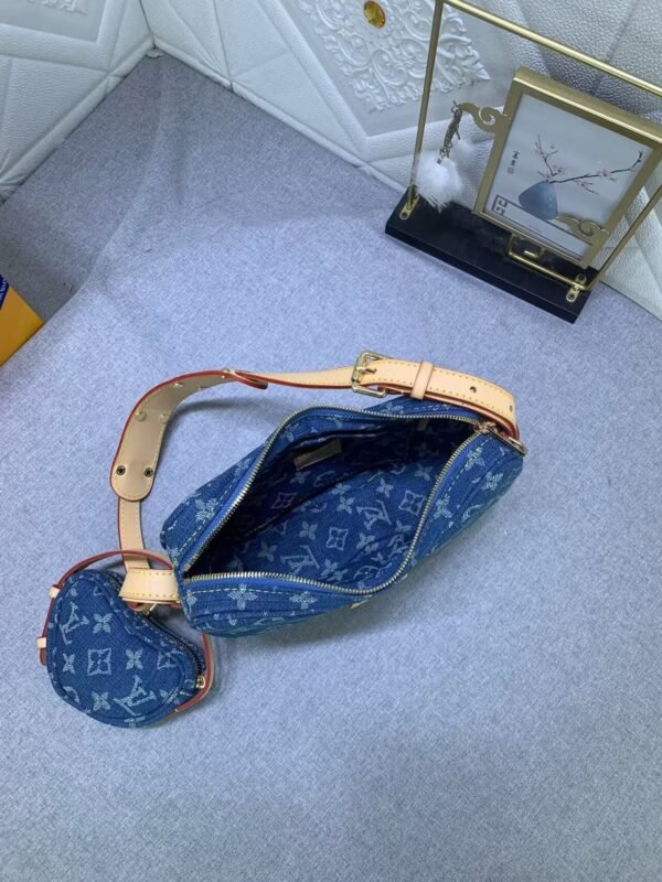 B18BFCF5-159F-BC79-36E1-62E85D2FBCEE.jpg Louis Vuitton Croissant MM M46856