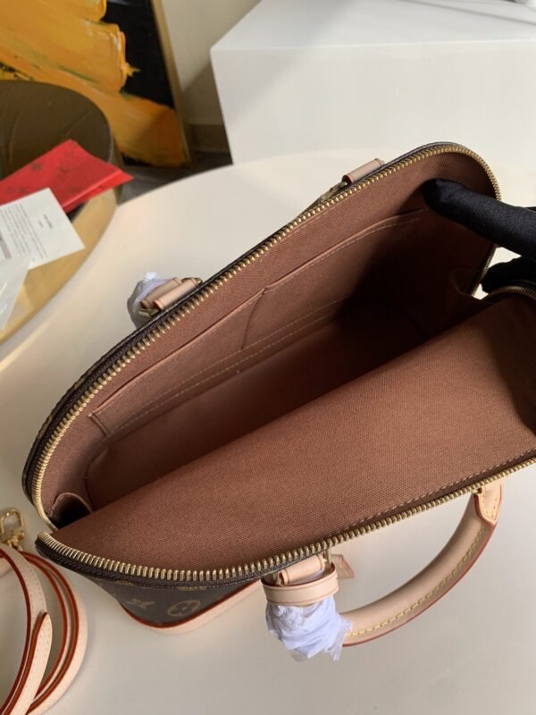B1AE7A76-4C04-F5E5-CA33-8DB6D253DF65.jpg Louis Vuitton Alma PM M53151