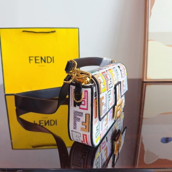 Fendi Baguette Medium - WHITE