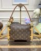 B299AC36-1013-266E-8C99-6FD00E5F06F1.jpg Louis Vuitton M46358 Side Trunk MM