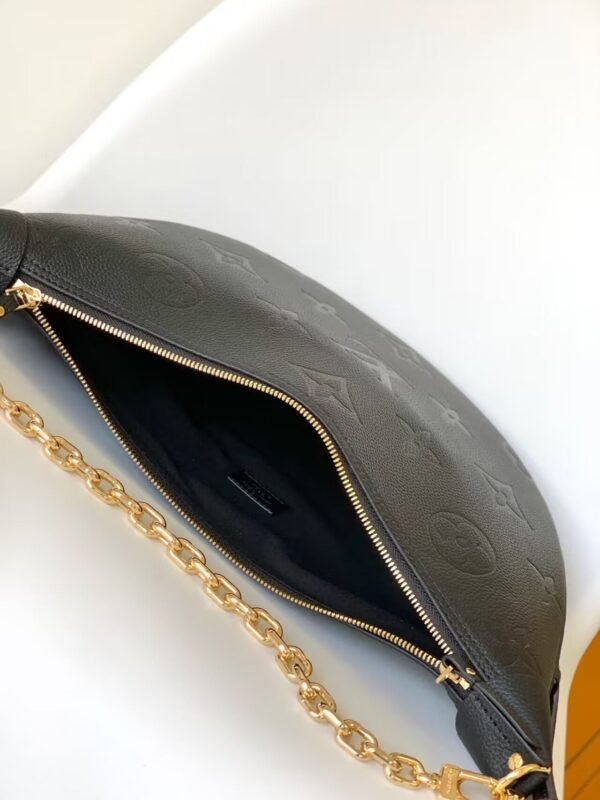 B31F5C7E-4871-5559-9212-153D726B67B4.jpg Louis Vuitton Loop Hobo M46725