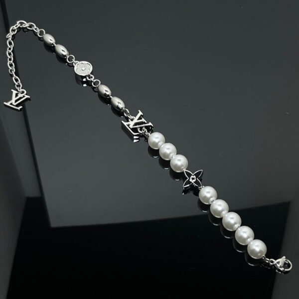 B43DDD18-31C2-A68A-D31E-32B582B4D5FB.jpg Pearls Fusion Bracelet