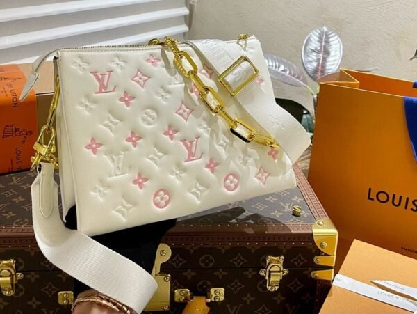 B47E60E9-D6EA-1B85-E4B2-82996FA8DFF6.jpg Louis Vuitton M22398 Coussin PM