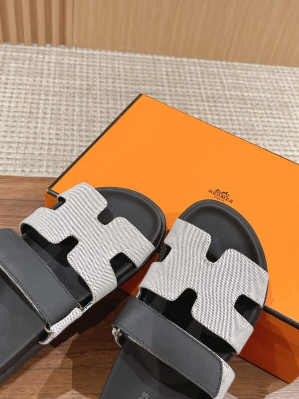 B4C83887-D750-9CD8-CD8E-E5DB712B2AAA.jpg Hermes Unisex Chypre Sandal