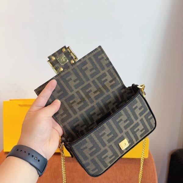 B615E77C-CDDD-B9B2-1261-B1868B06CCCC.jpg Fendi Baguette Mini - Black Embroidery