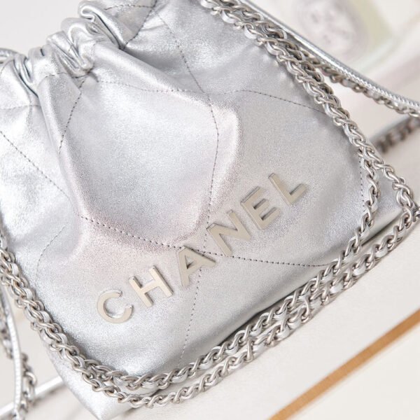B693E38E-8112-6FF5-2D94-4A64ADD44C01.jpg CHANEL 22 MINI HANDBAG AS3980