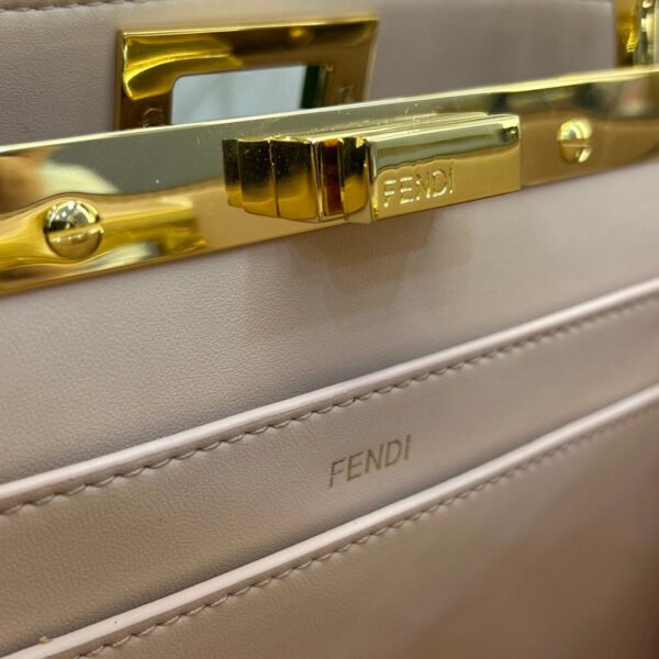 B6FCC32C-B345-B480-2098-0348EE6C2423.jpg Fendi Peekaboo Medium iseeu Bag