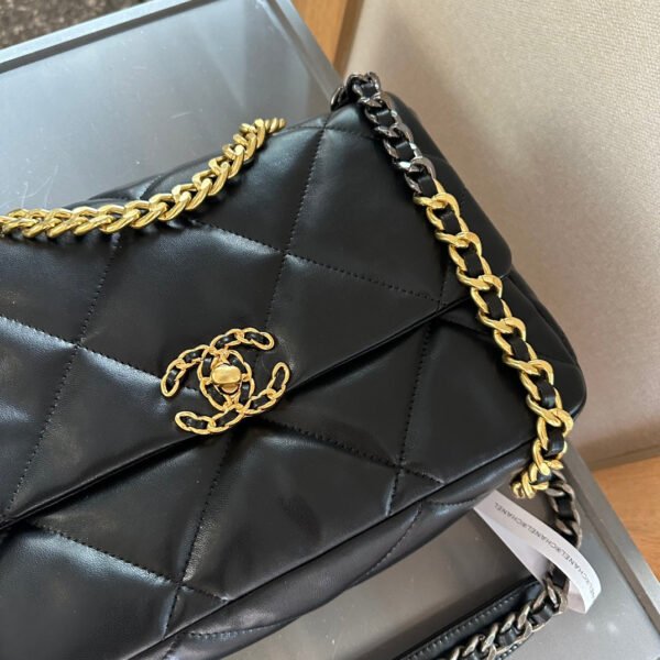 B7A146F1-81DD-3448-0FE8-A85E167A26BC.jpg 19 HANDBAG - Black