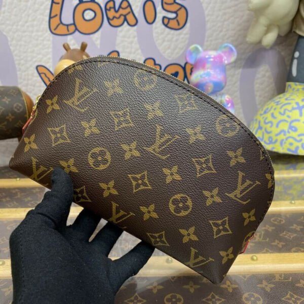 B8A60D0A-5B6D-8DC8-46F8-55E54FEE17BD.jpg Louis Vuitton Cosmetic Pouch MM M46579