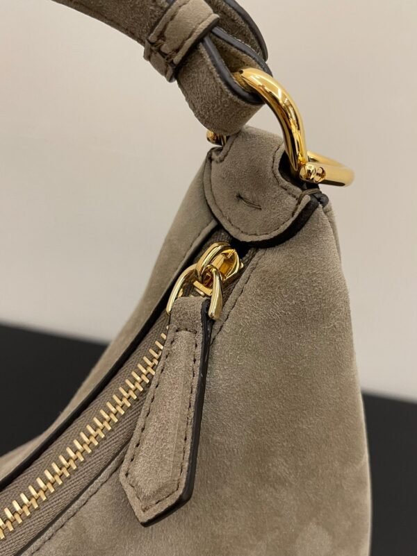 B9E15F02-1DBE-BB72-2794-BCCC1CA5A36B.jpg Fendi Fendigraphy Small Bag