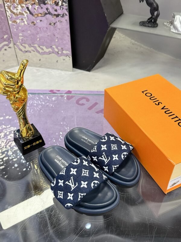 Louis Vuitton Unisex Pool Pillow Comfort Sandal