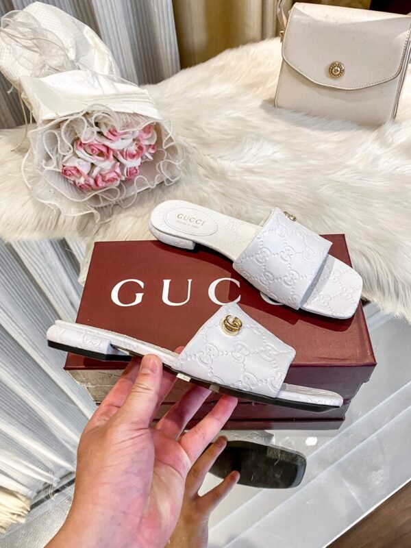 BAAEE2F5-9BA6-7A79-9DF8-DF7E05CE00D6.jpg GUCCI Women's Platform Slide Sandal