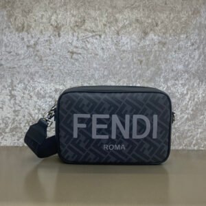 BB70BDEC-AAB7-0F15-EDA0-0B3E97F746C3.jpg Fendi Camera case Bag