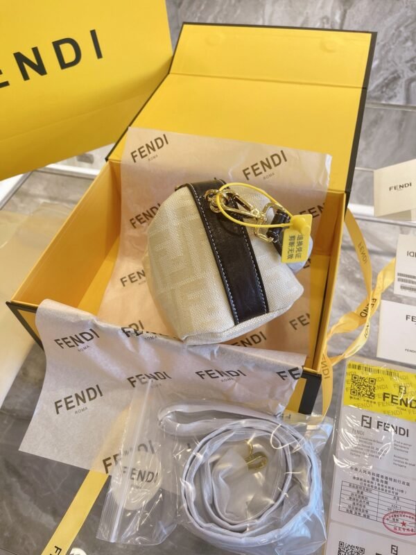 BB98E3D2-2E49-7FBB-A568-DE5D1ED707FC.jpg Fendi Baguette Bag