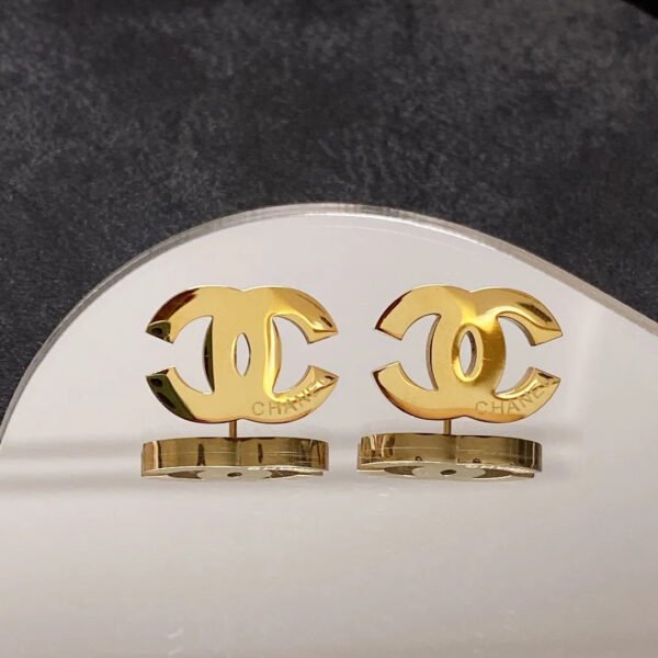 BC337185-E9FF-097A-9631-32808B69F92C.jpg cc Earrings